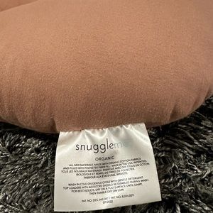 Snuggle Me Organic Lounger in dusty pink.